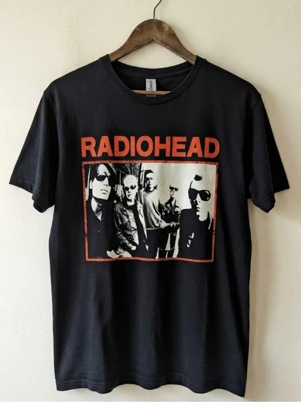 Gildan Black Radiohead Photo Graphic Tee with Orange Print | Unisex Shirt